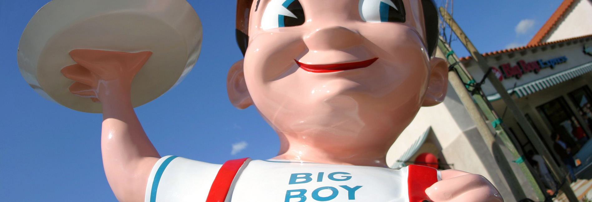 Bob's Big Boy Statue outside restaurant